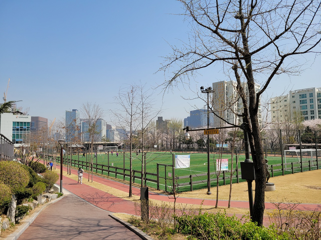 辜平民遭受 辜平民遭受